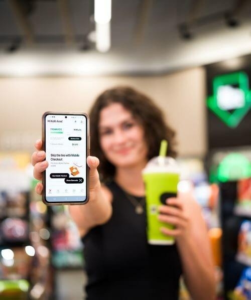 7-Eleven app user